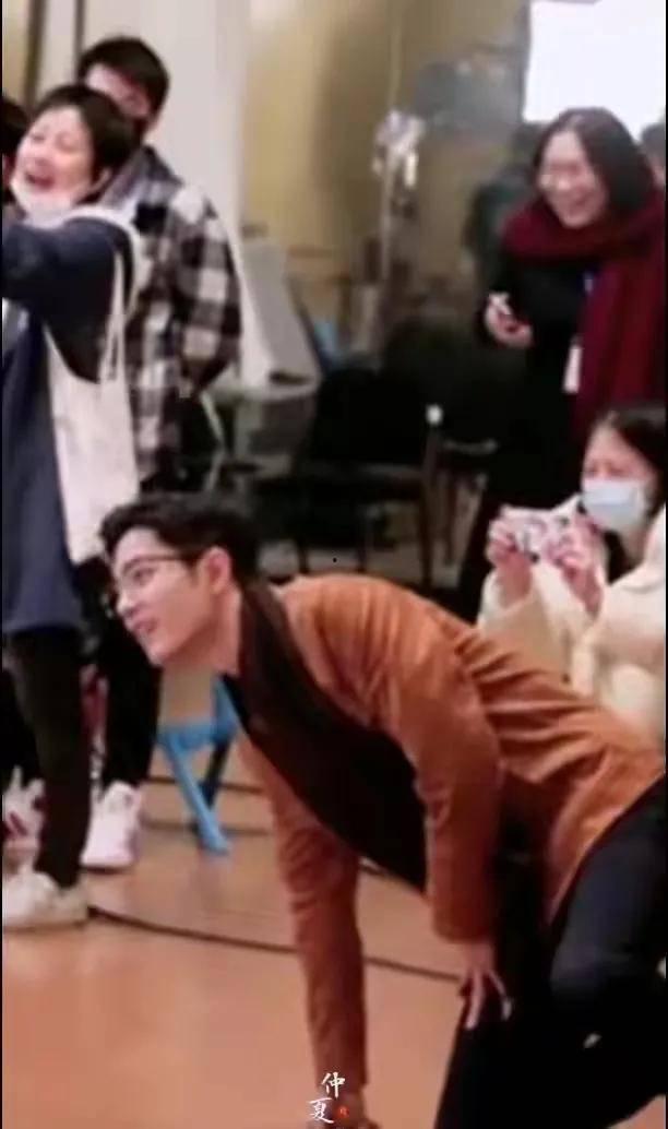 吃瓜视频亲吻戏,吃瓜视频中的浪漫亲吻戏集锦