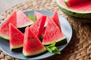 北方冬天吃瓜视频,北方冬天吃瓜视频走红网络