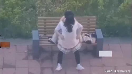 两对情侣吃瓜视频大全集,两对情侣的甜蜜瓜界风云录